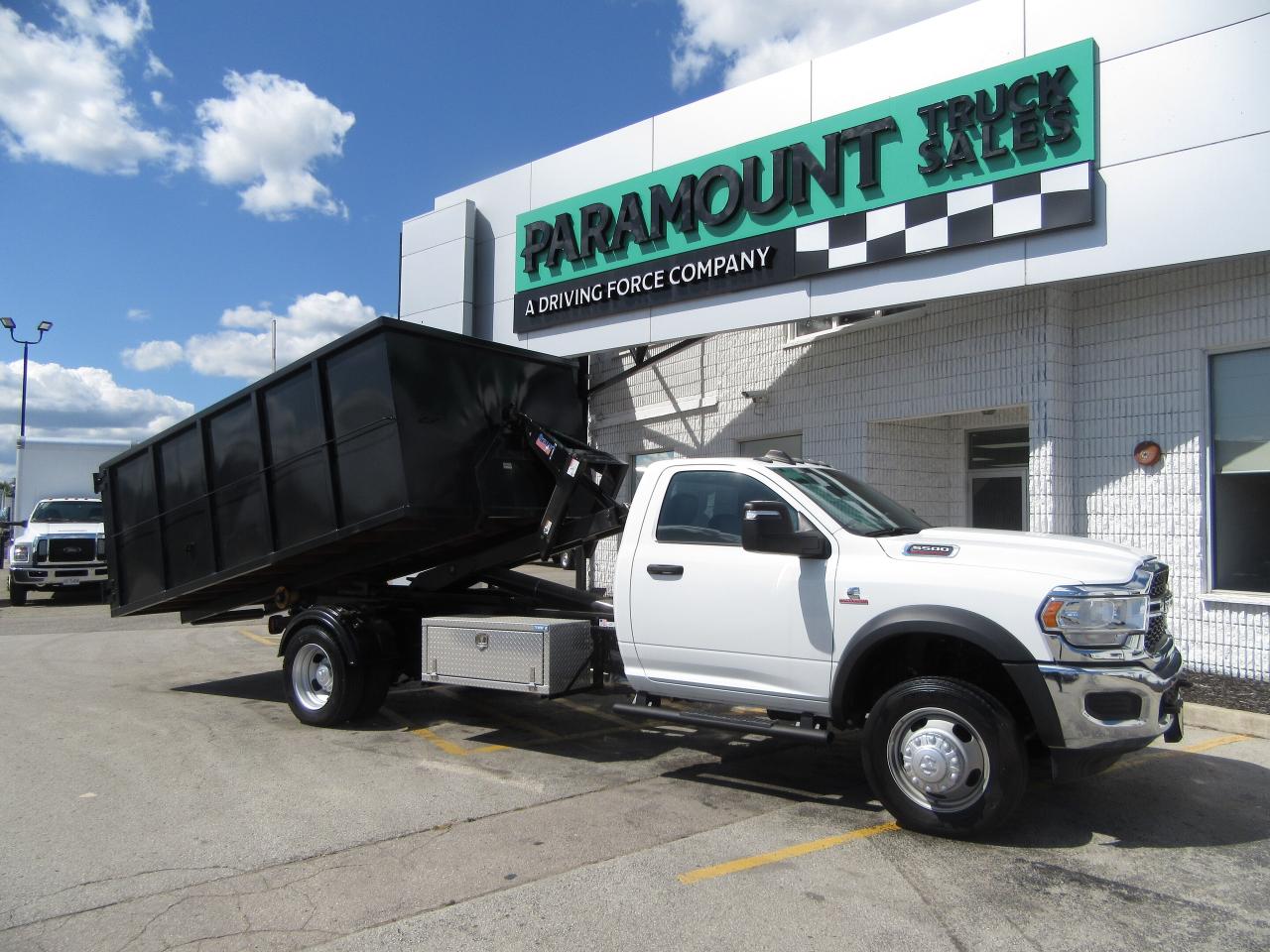 2024 RAM 5500 HD Chassis DIESEL REG CAB 4X4 WITH NEW STELLAR HOOK LIFT Photo0