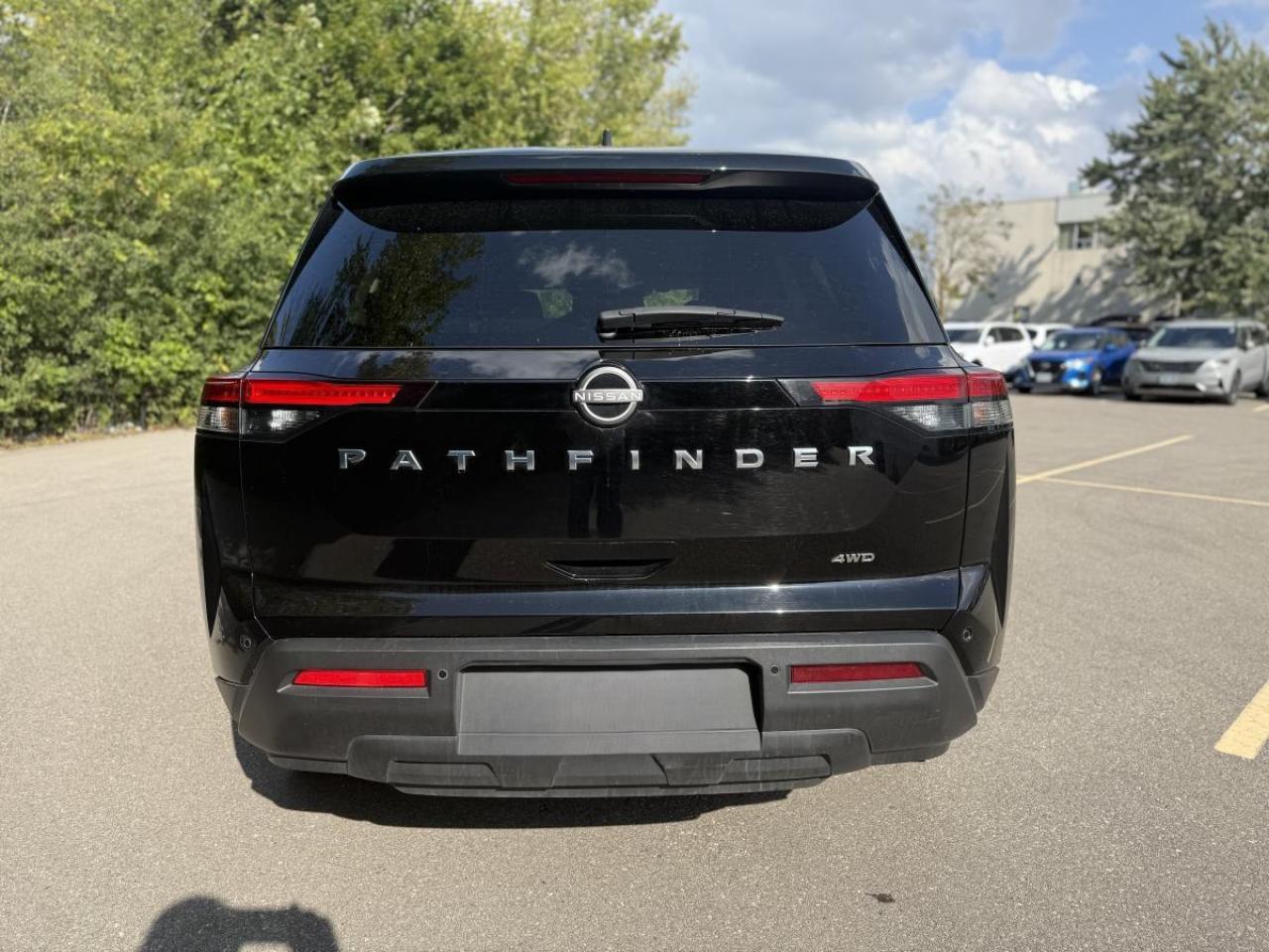 2023 Nissan Pathfinder S 4WD Photo