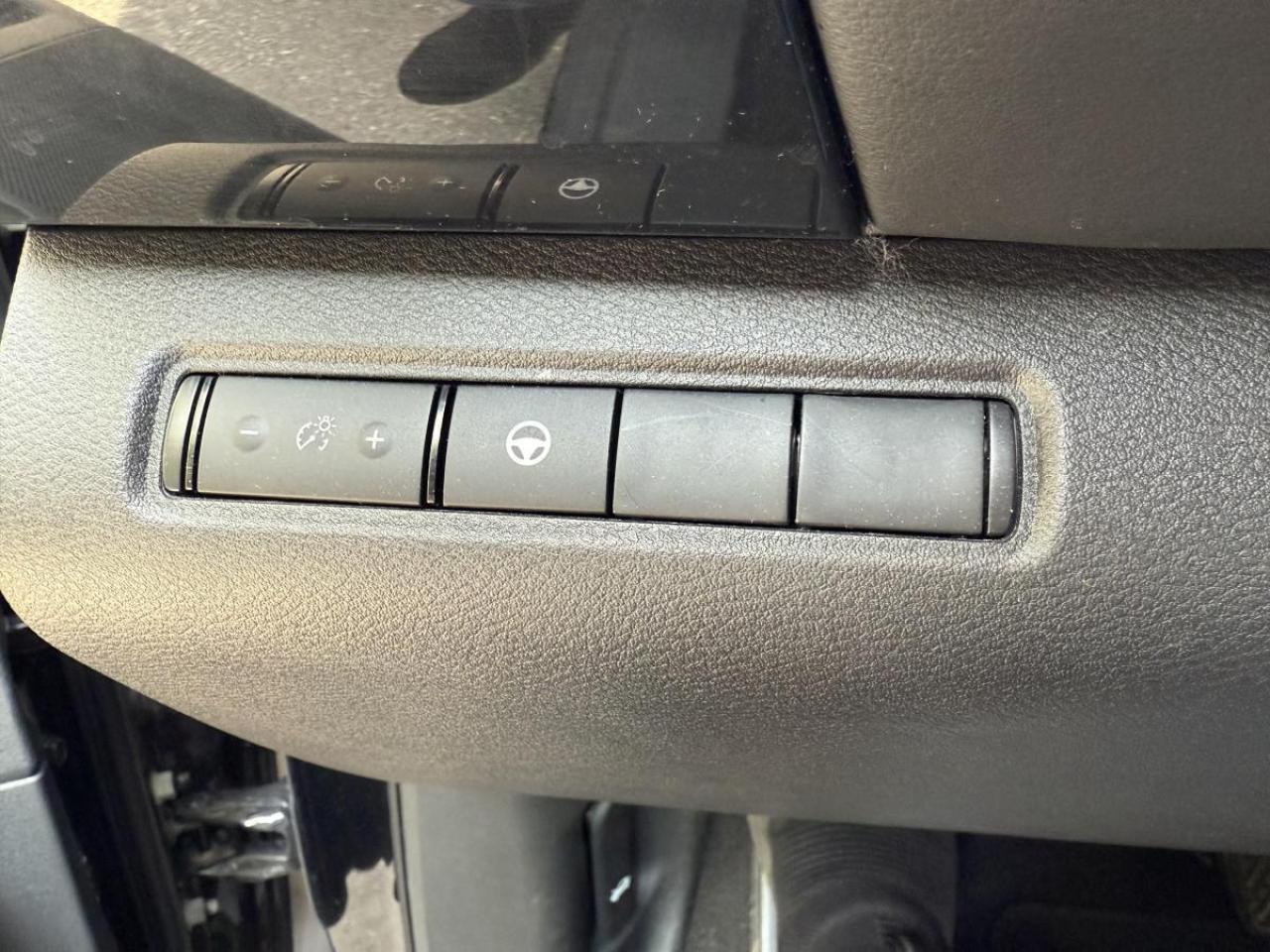 2023 Nissan Pathfinder S 4WD Photo