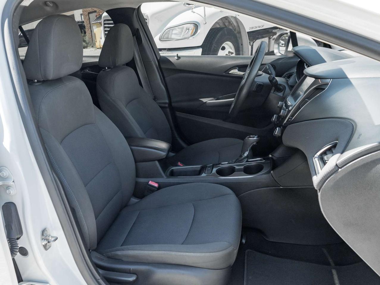 2017 Chevrolet Cruze 4dr Sdn Photo