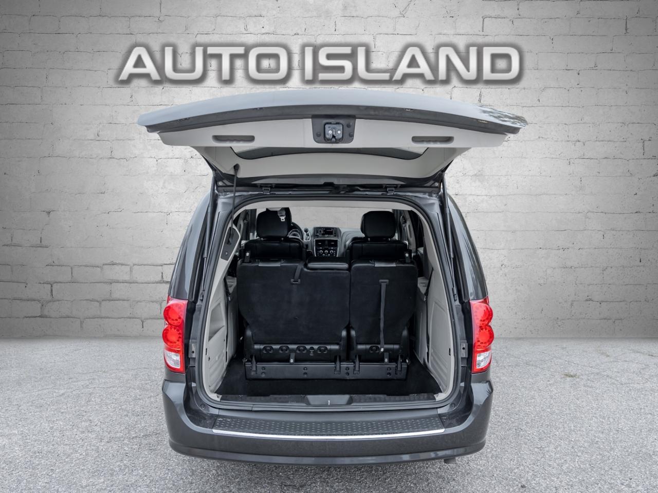 2016 Dodge Grand Caravan SXT Premium Plus Photo