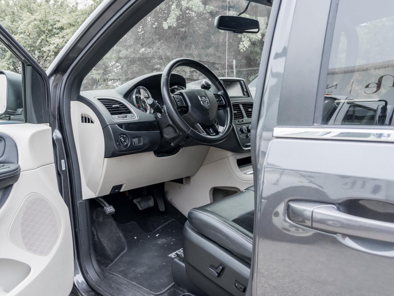 2016 Dodge Grand Caravan SXT Premium Plus Photo