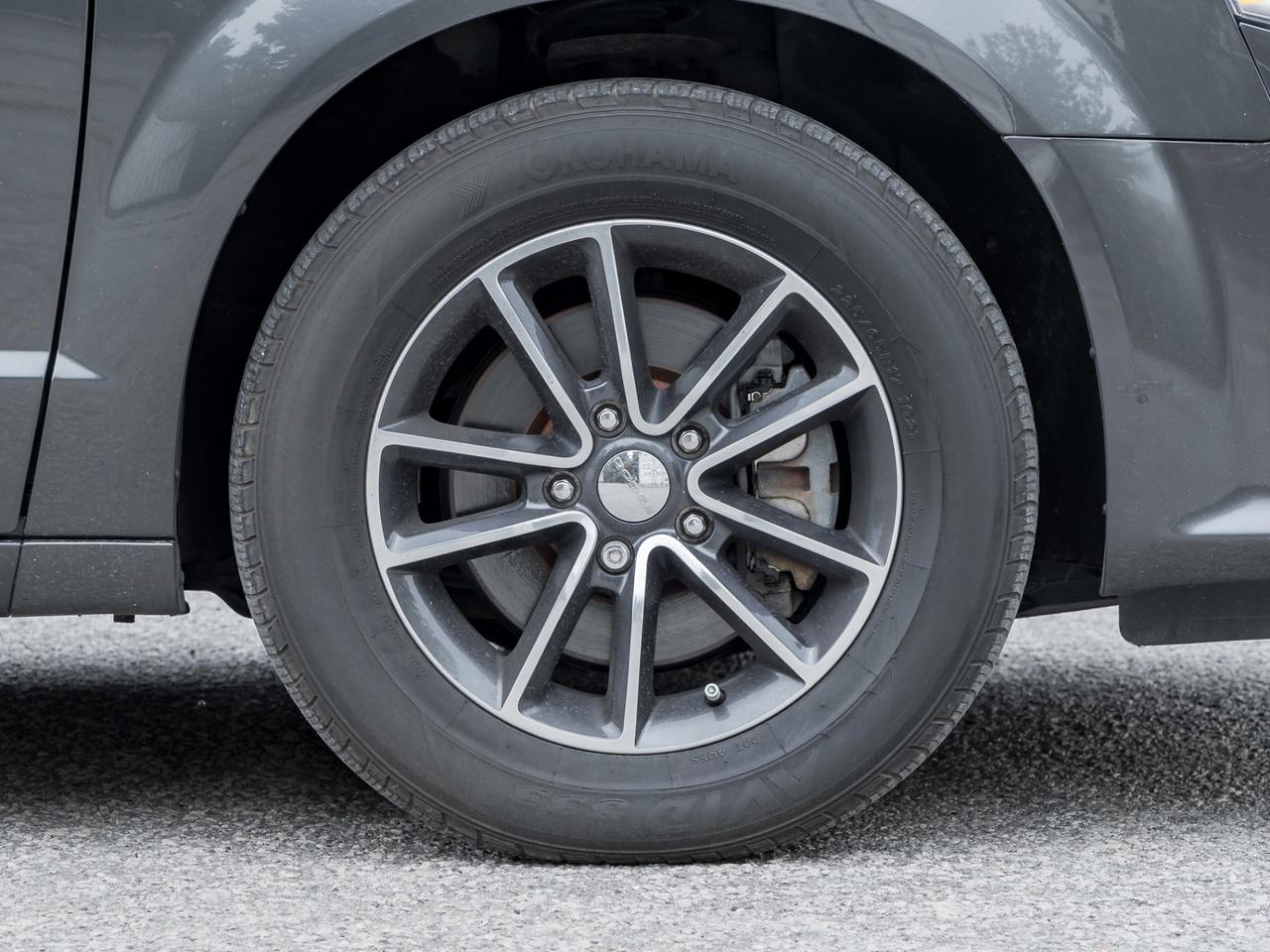 2016 Dodge Grand Caravan SXT Premium Plus Photo3