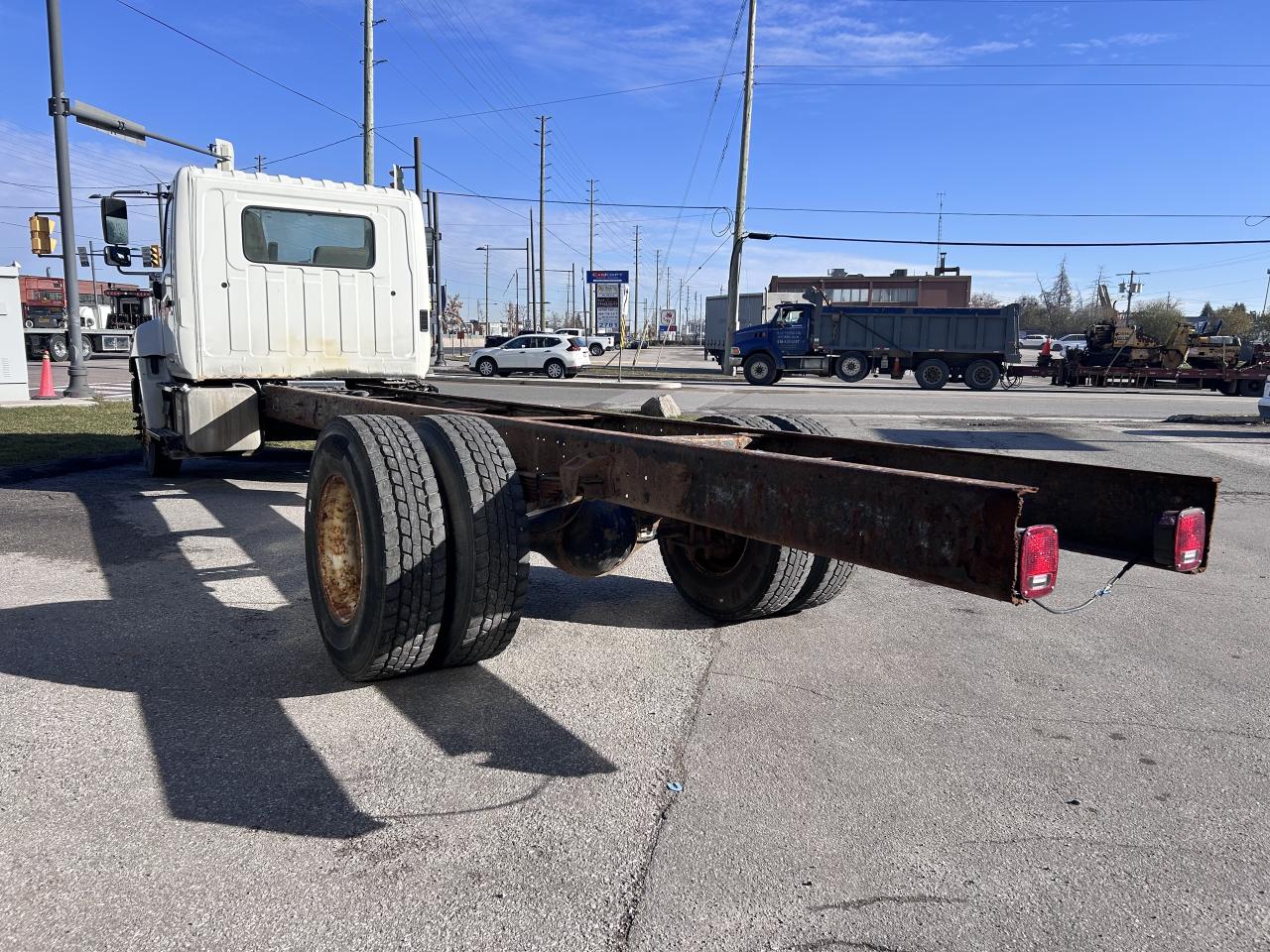 2017 Hino 338 338   CAB & CHASSIS   AUTO   24-26FT BOX WILL FIT Photo2