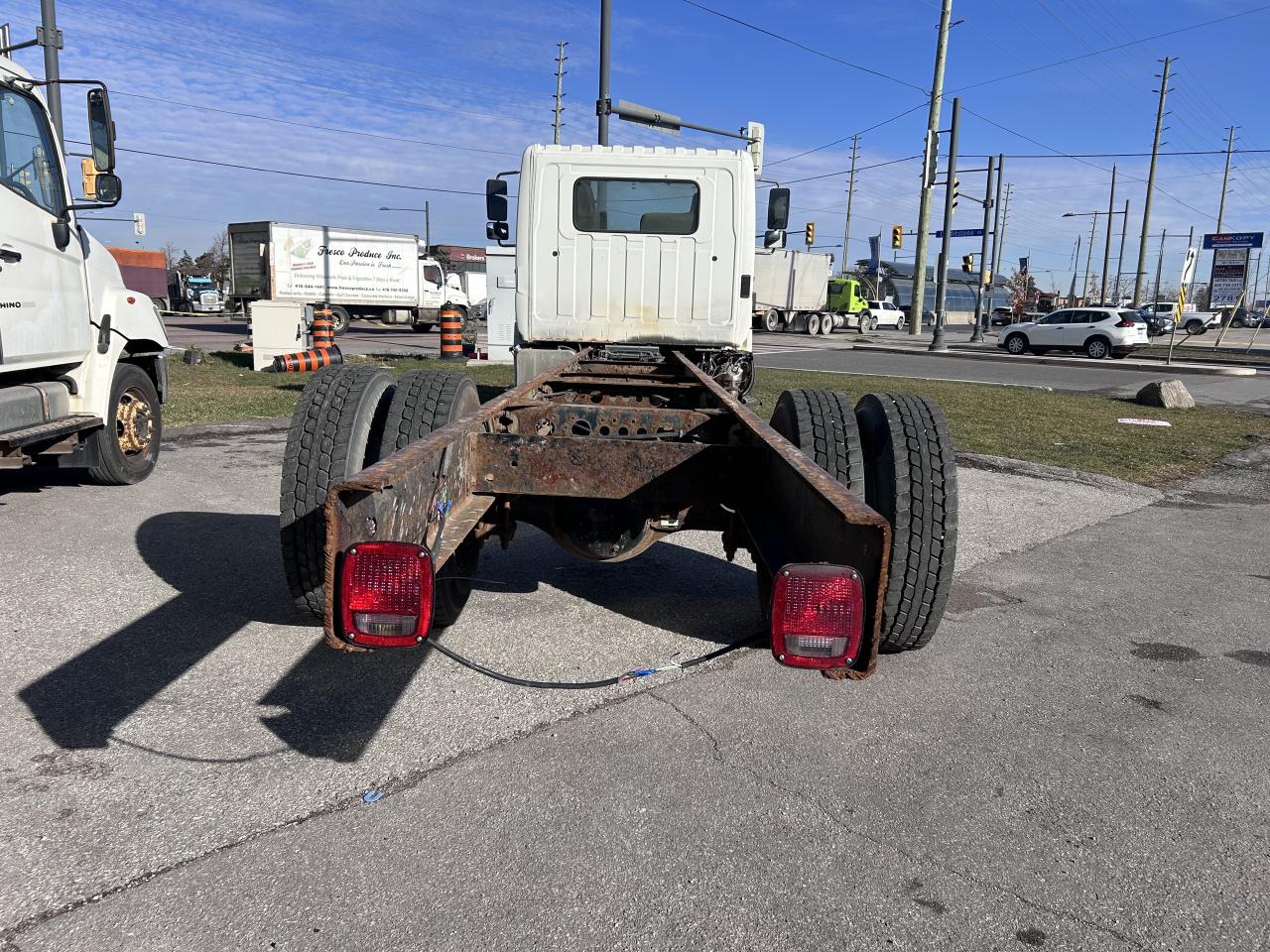 2017 Hino 338 338   CAB & CHASSIS   AUTO   24-26FT BOX WILL FIT Photo3