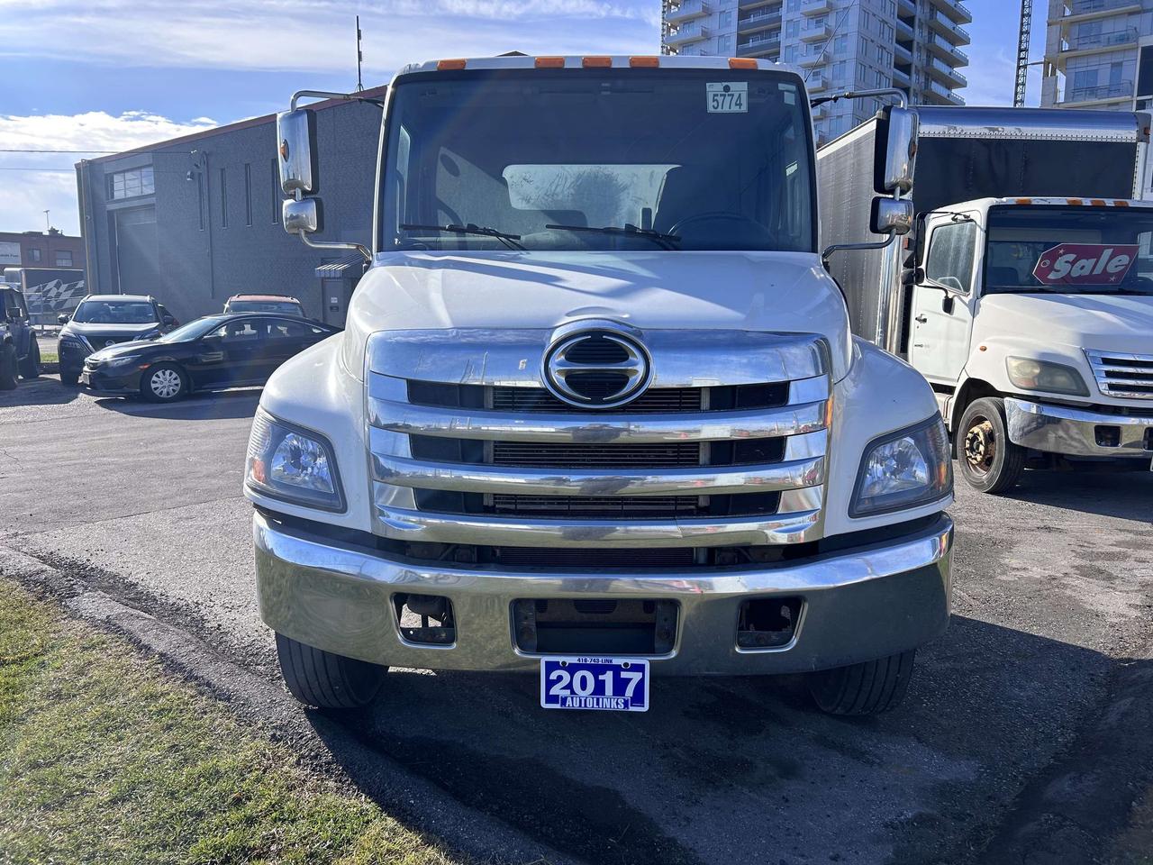 2017 Hino 338 338   CAB & CHASSIS   AUTO   24-26FT BOX WILL FIT Photo0