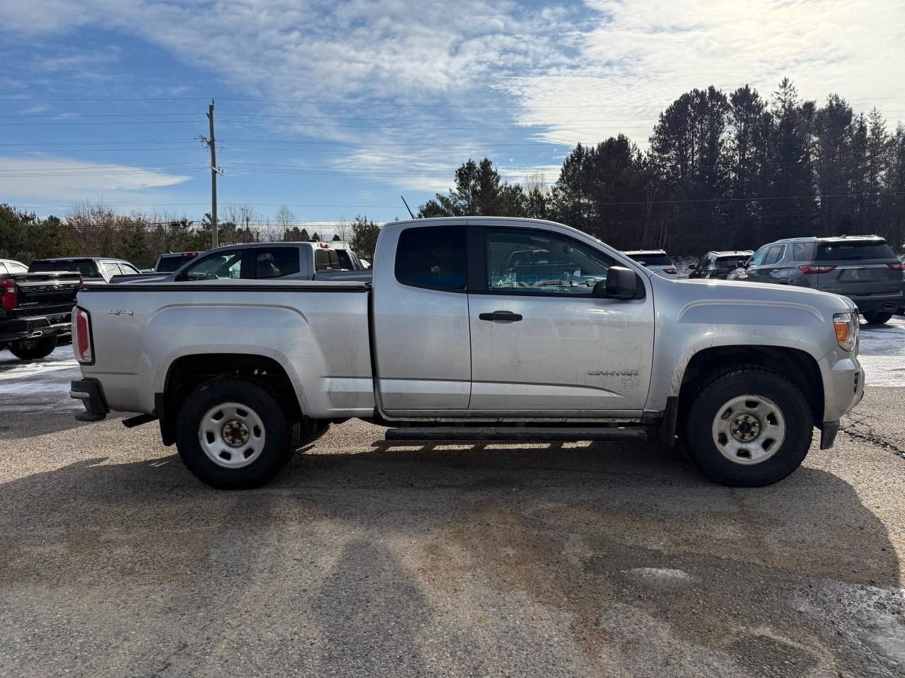 2016 GMC Canyon 4WD   TONNEAU COVER   RUNNING BOARDS Photo