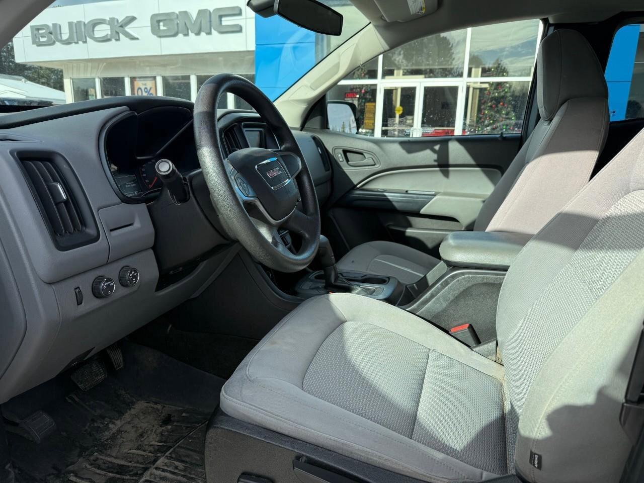 2016 GMC Canyon 4WD   TONNEAU COVER   RUNNING BOARDS Photo