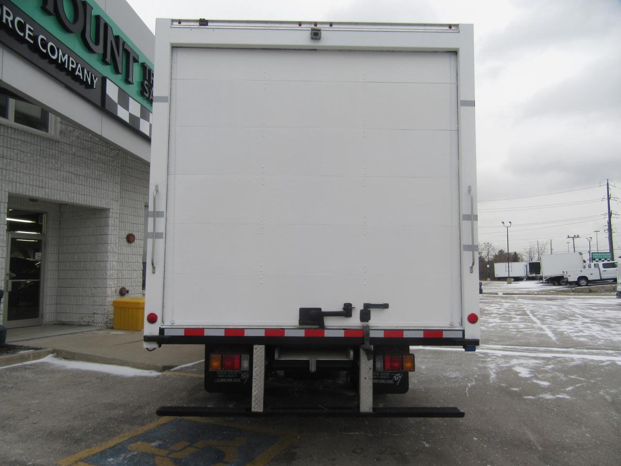 2021 Isuzu IsuzuNPR GAS 18 FT HIGH & WIDE ALUMINUM BOX & RAMP Photo3