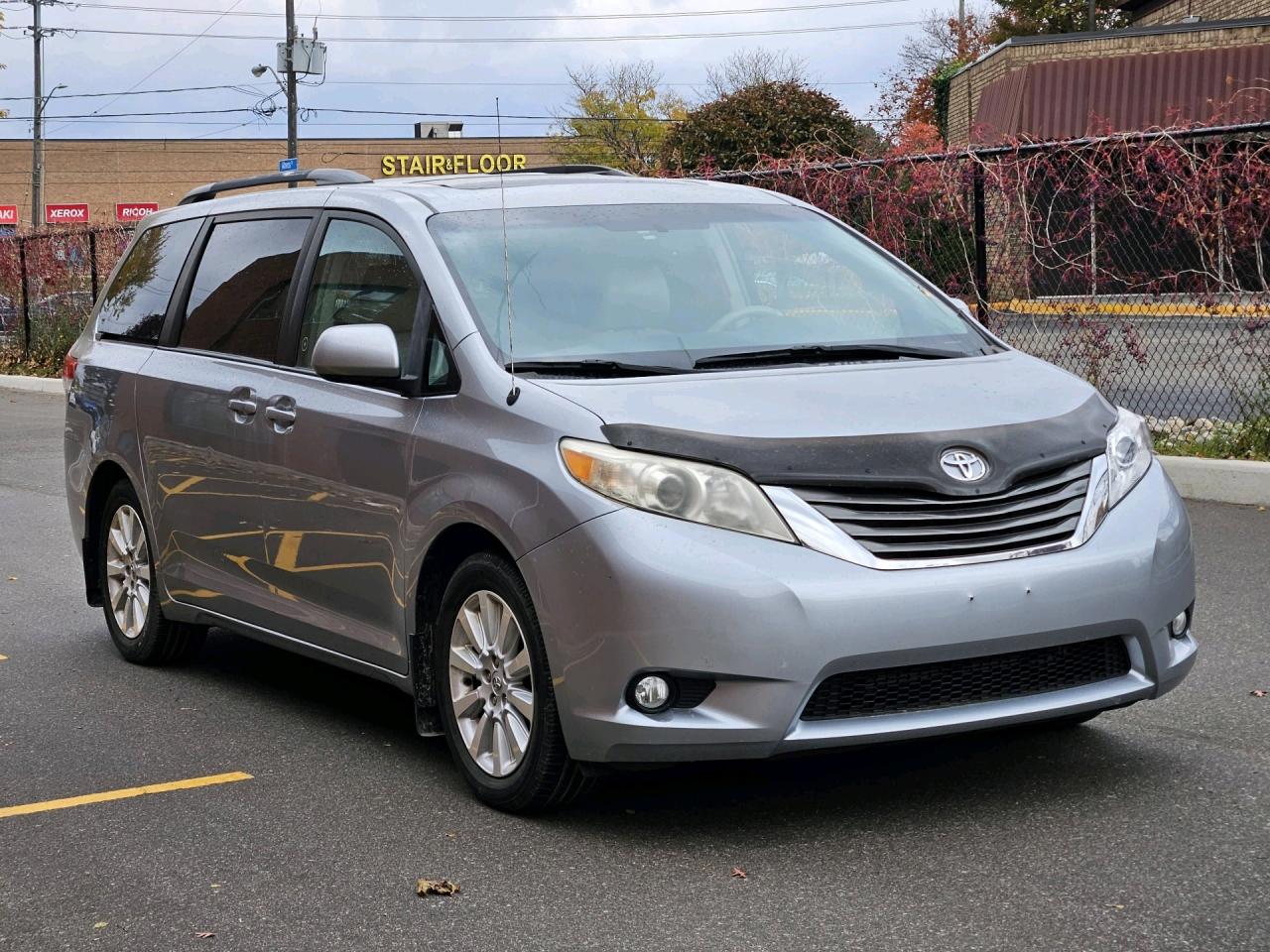 2011 Toyota Sienna XLE, ACCIDENT FREE, LEATHER, SUNROOF, POWER DOORS, Photo