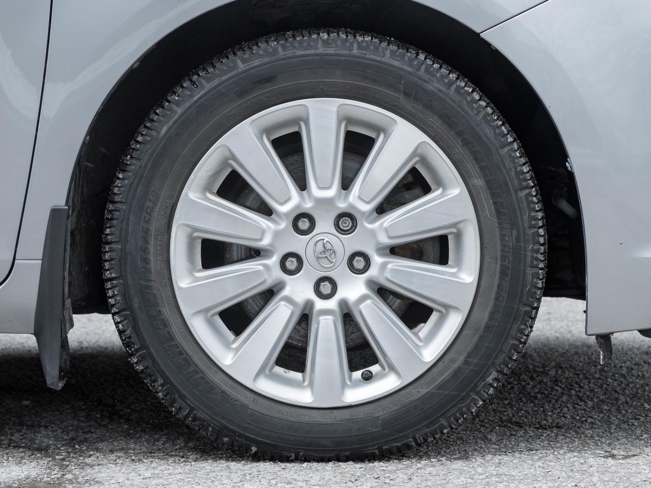 2011 Toyota Sienna XLE, ACCIDENT FREE, LEATHER, SUNROOF, POWER DOORS, Photo