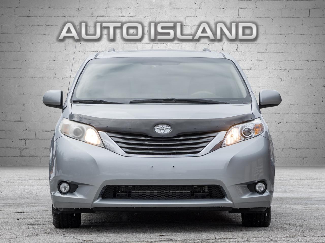 2011 Toyota Sienna XLE, ACCIDENT FREE, LEATHER, SUNROOF, POWER DOORS, Photo