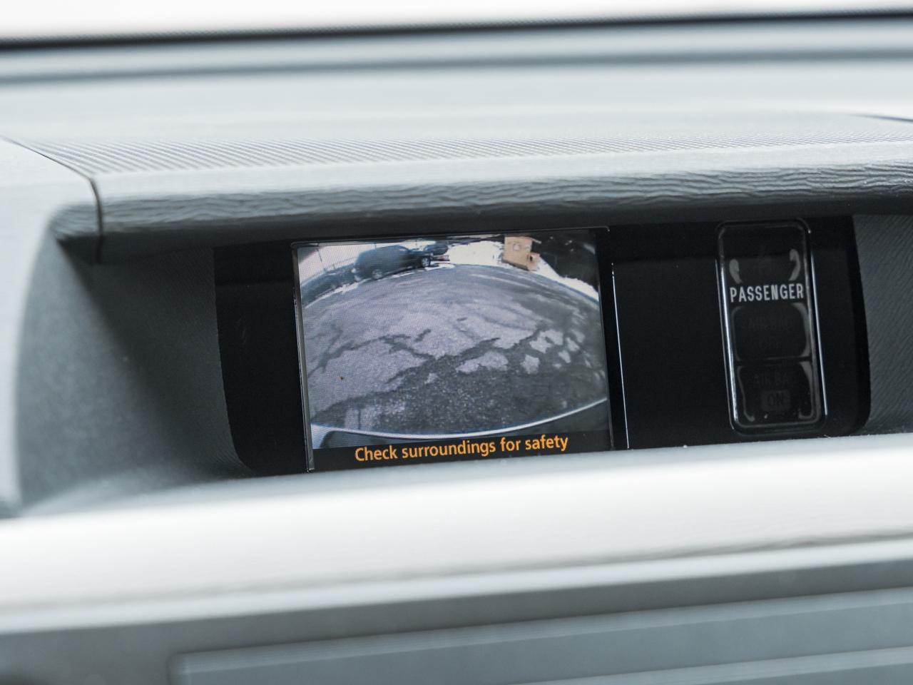 2011 Toyota Sienna XLE, ACCIDENT FREE, LEATHER, SUNROOF, POWER DOORS, Photo