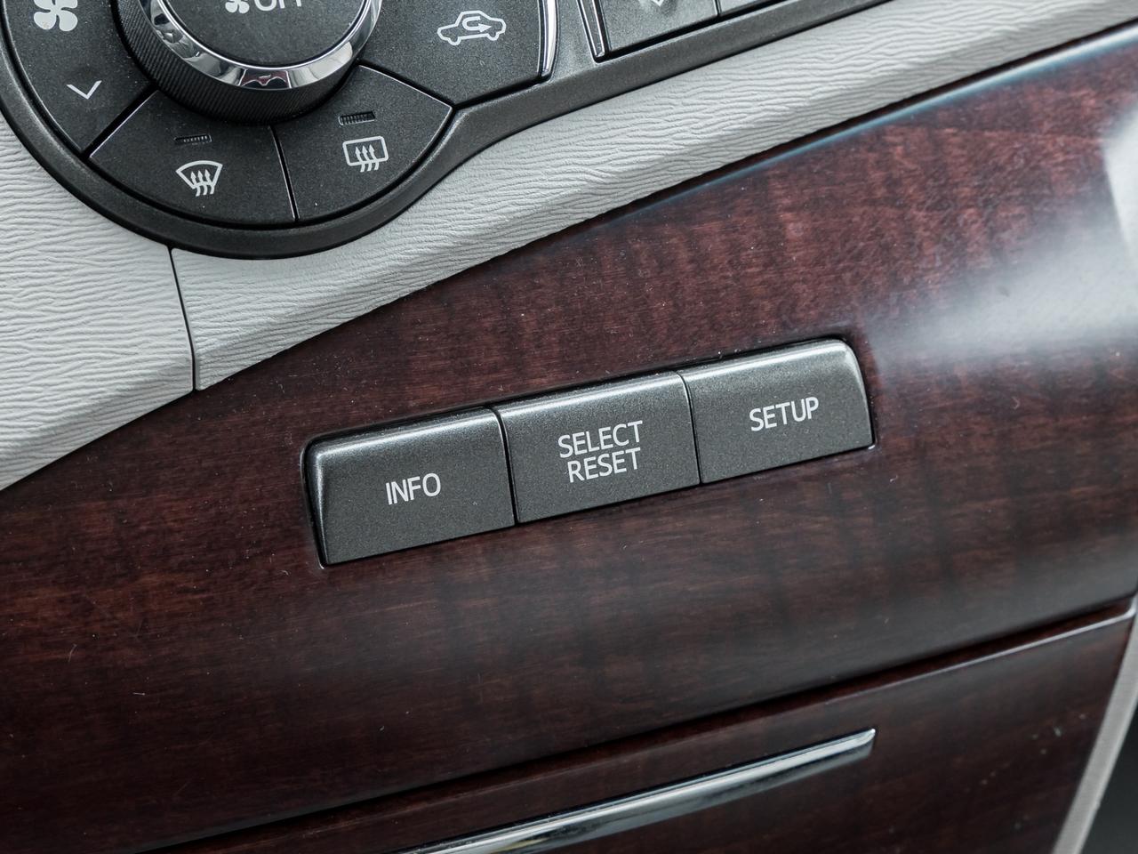 2011 Toyota Sienna XLE, ACCIDENT FREE, LEATHER, SUNROOF, POWER DOORS, Photo