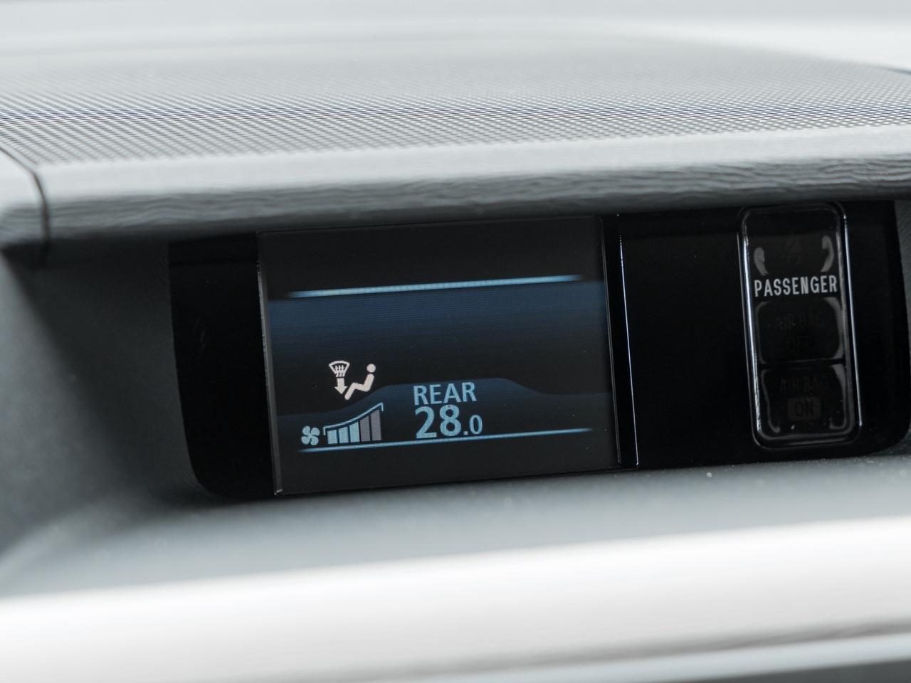 2011 Toyota Sienna XLE, ACCIDENT FREE, LEATHER, SUNROOF, POWER DOORS, Photo