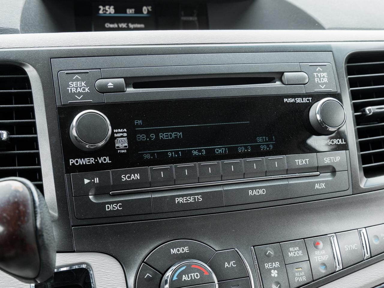 2011 Toyota Sienna XLE, ACCIDENT FREE, LEATHER, SUNROOF, POWER DOORS, Photo