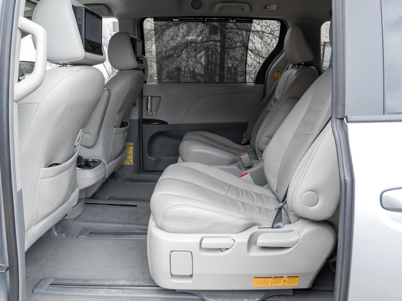 2011 Toyota Sienna XLE, ACCIDENT FREE, LEATHER, SUNROOF, POWER DOORS, Photo