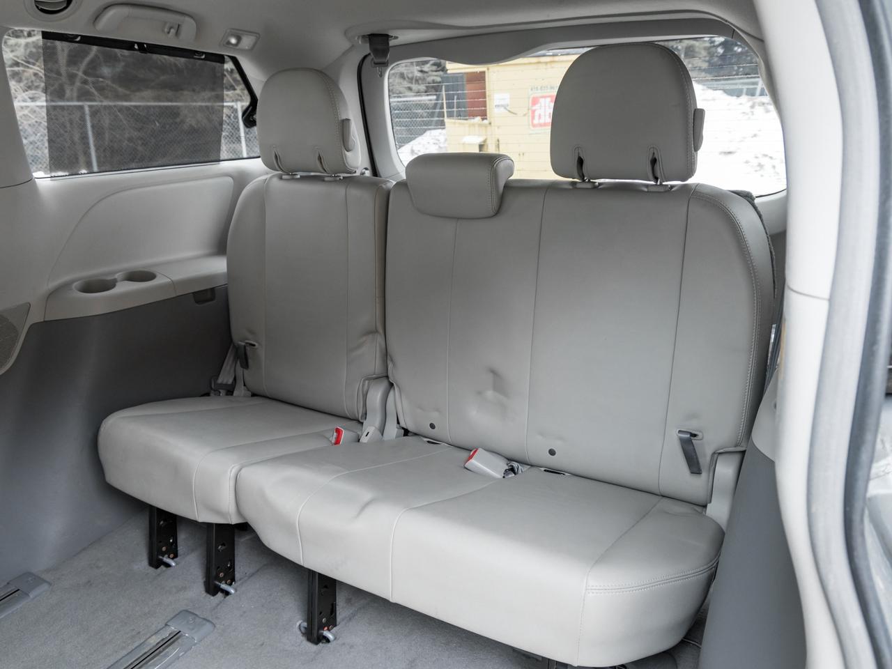 2011 Toyota Sienna XLE, ACCIDENT FREE, LEATHER, SUNROOF, POWER DOORS, Photo