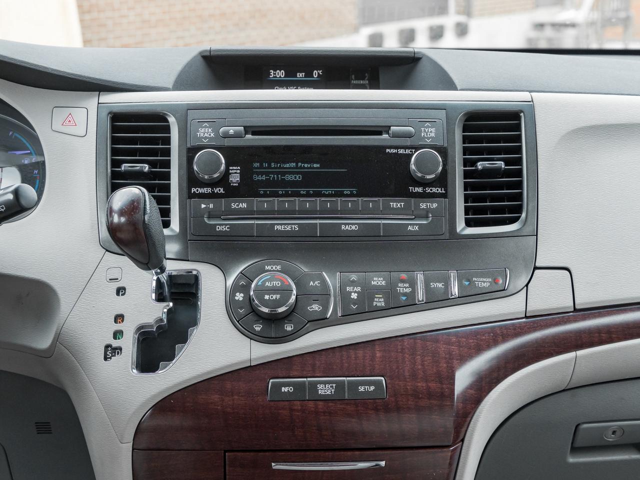 2011 Toyota Sienna XLE, ACCIDENT FREE, LEATHER, SUNROOF, POWER DOORS, Photo