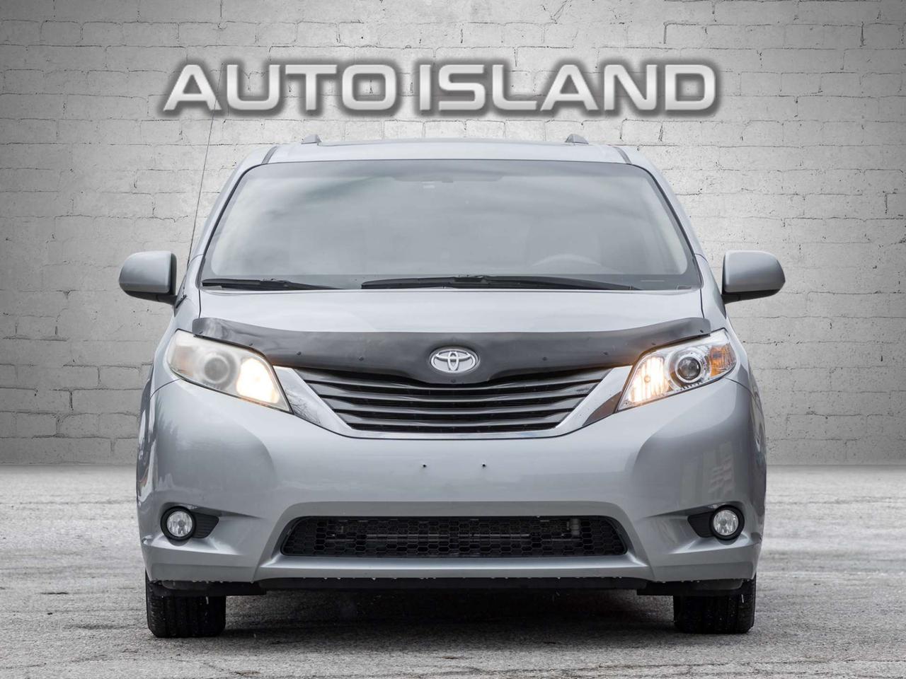2011 Toyota Sienna XLE, ACCIDENT FREE, LEATHER, SUNROOF, POWER DOORS, CAMERA Photo1