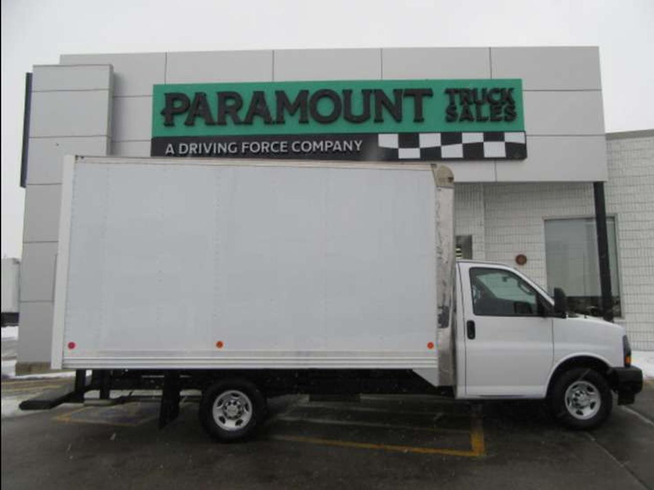 2023 GMC Savana 3500 GAS WITH 14 FT ALUMINUM CUBE VAN & ROLL OUT RAMP Photo5
