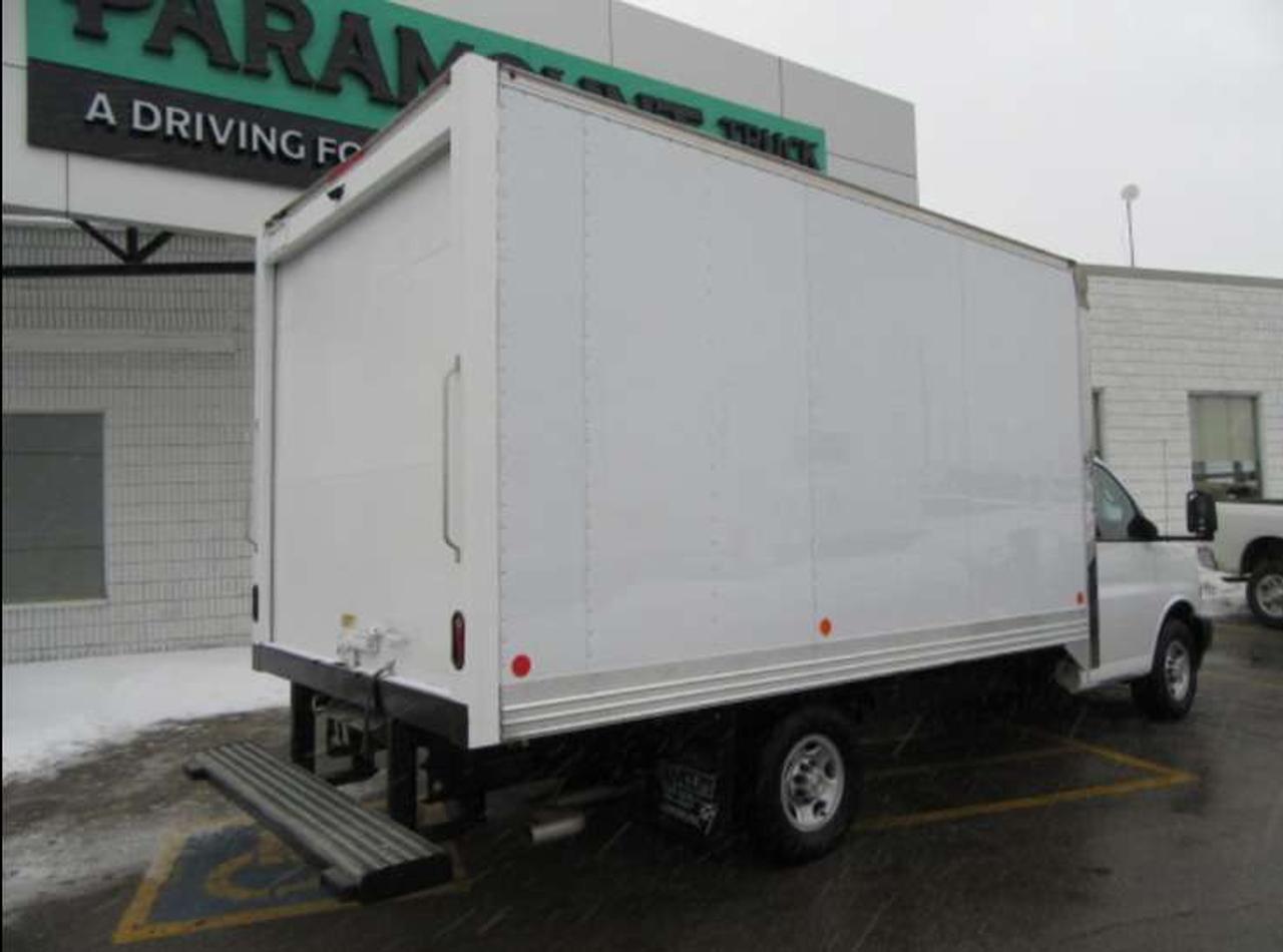2023 GMC Savana 3500 GAS WITH 14 FT ALUMINUM CUBE VAN & ROLL OUT RAMP Photo