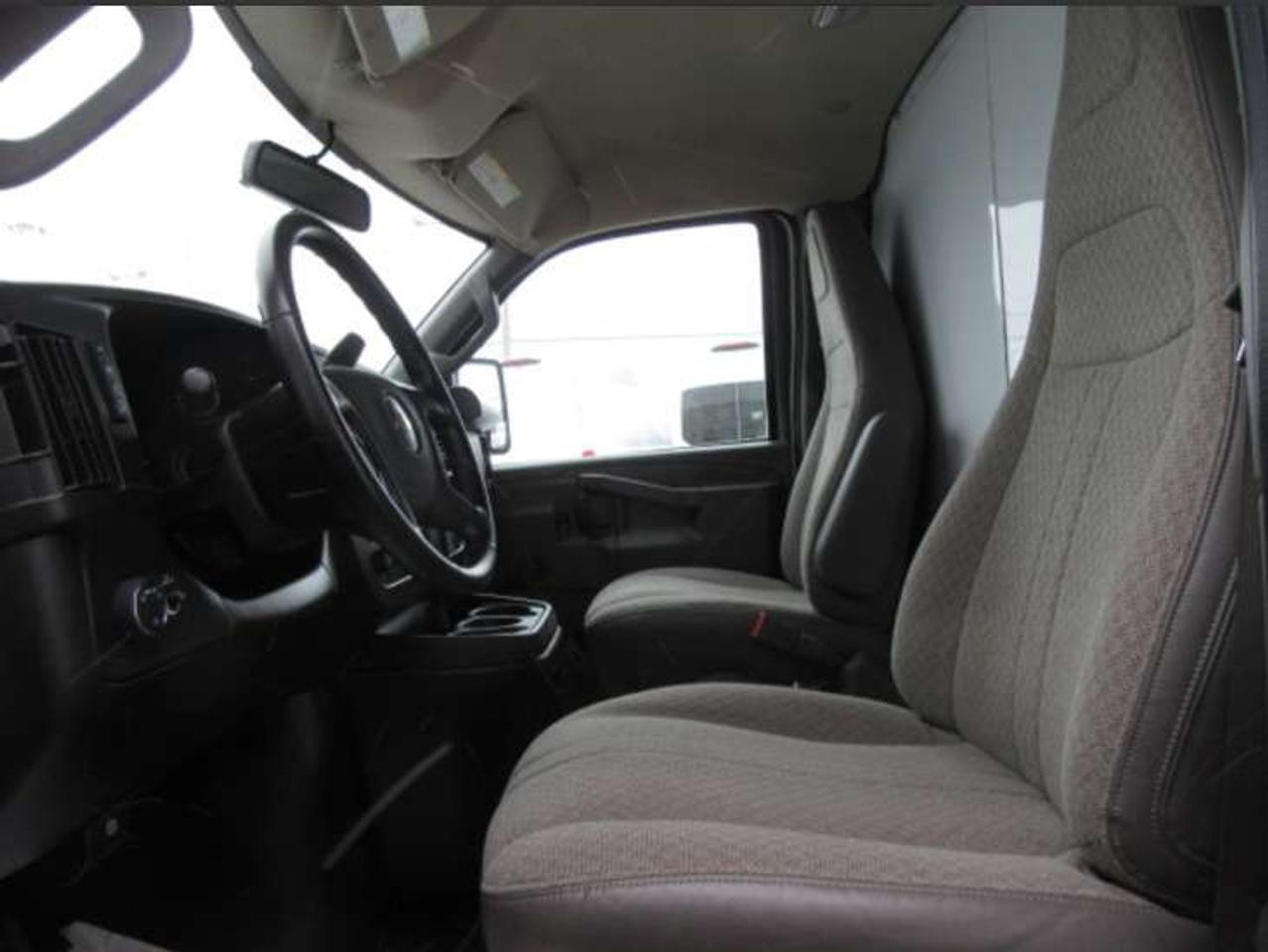 2023 GMC Savana 3500 GAS WITH 14 FT ALUMINUM CUBE VAN & ROLL OUT RAMP Photo