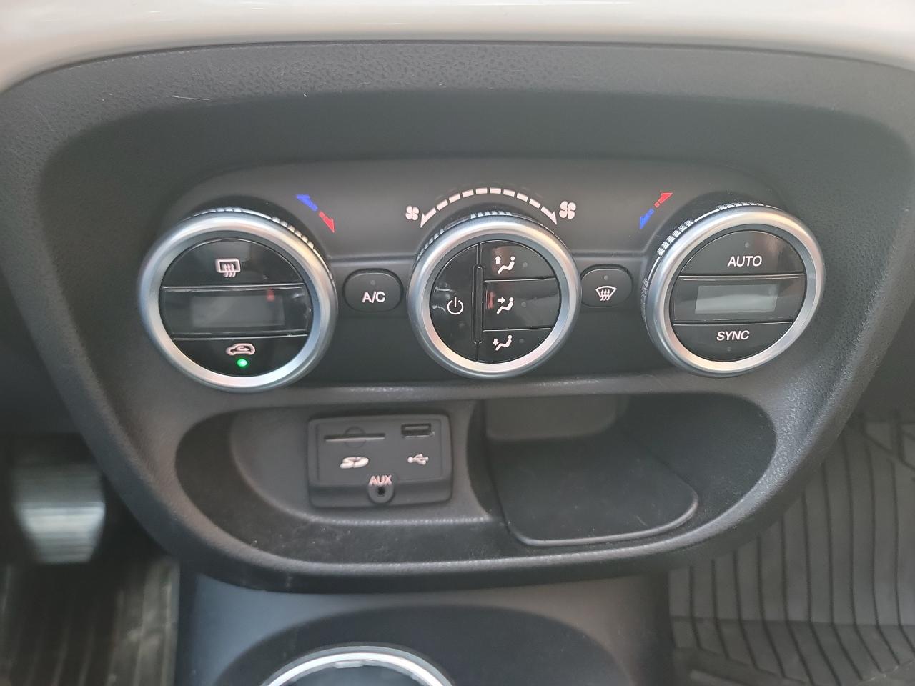 2014 Fiat 500L 5dr HB Trekking Photo