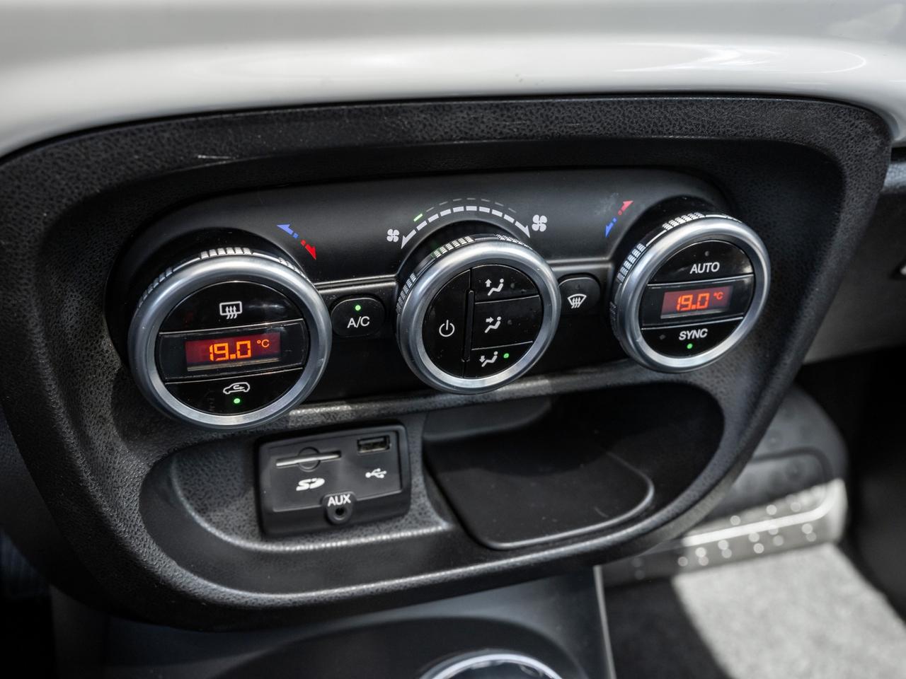 2014 Fiat 500L 5dr HB Trekking Photo
