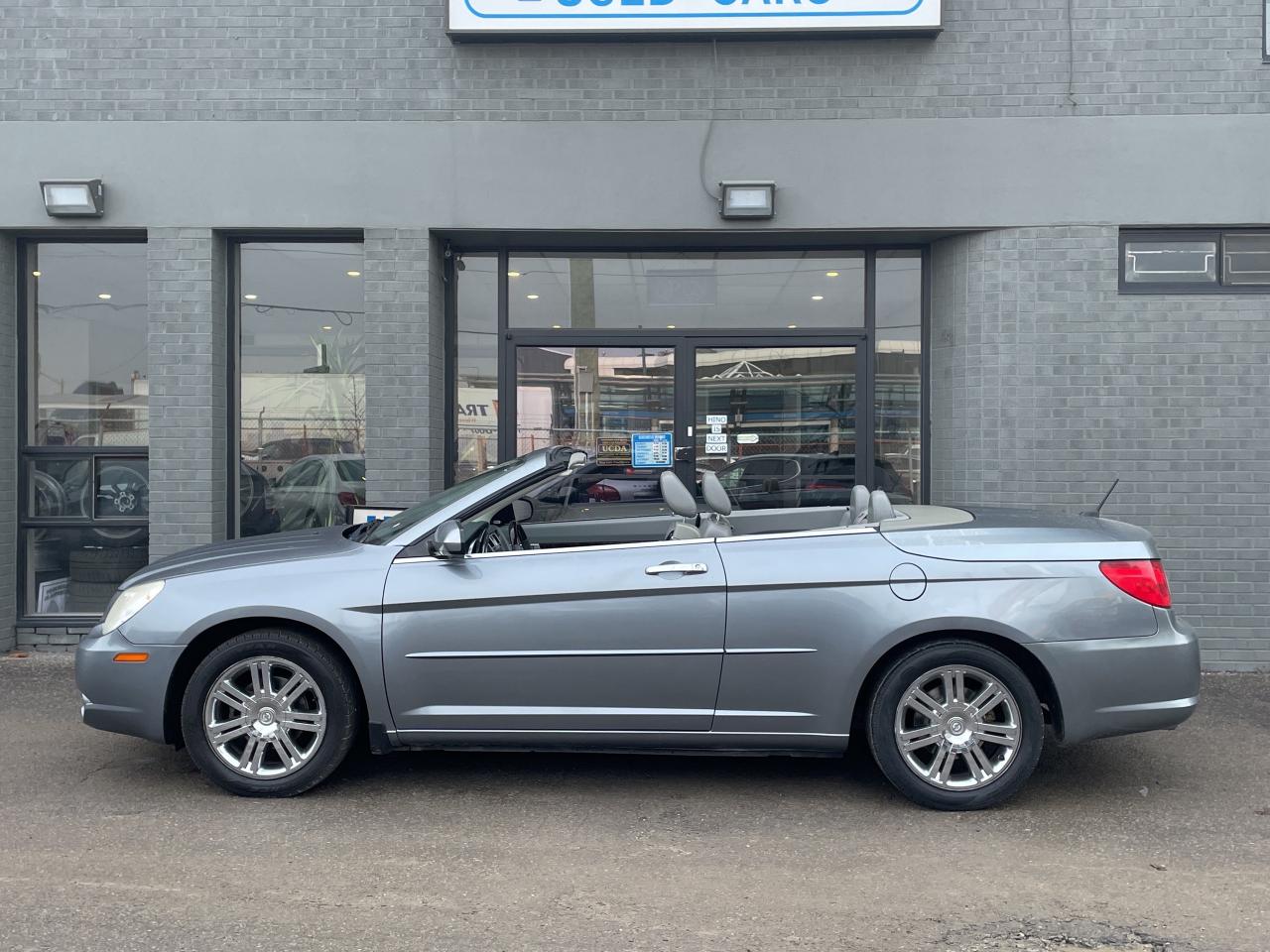 2008 Chrysler Sebring CONV   LIMITED   LEATHER   ACCIDENT FREE!! Photo