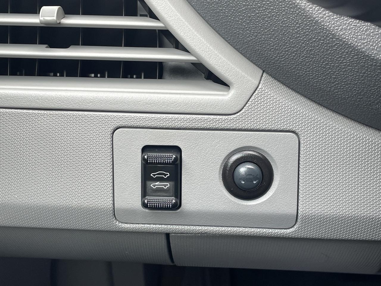 2008 Chrysler Sebring CONV   LIMITED   LEATHER   ACCIDENT FREE!! Photo