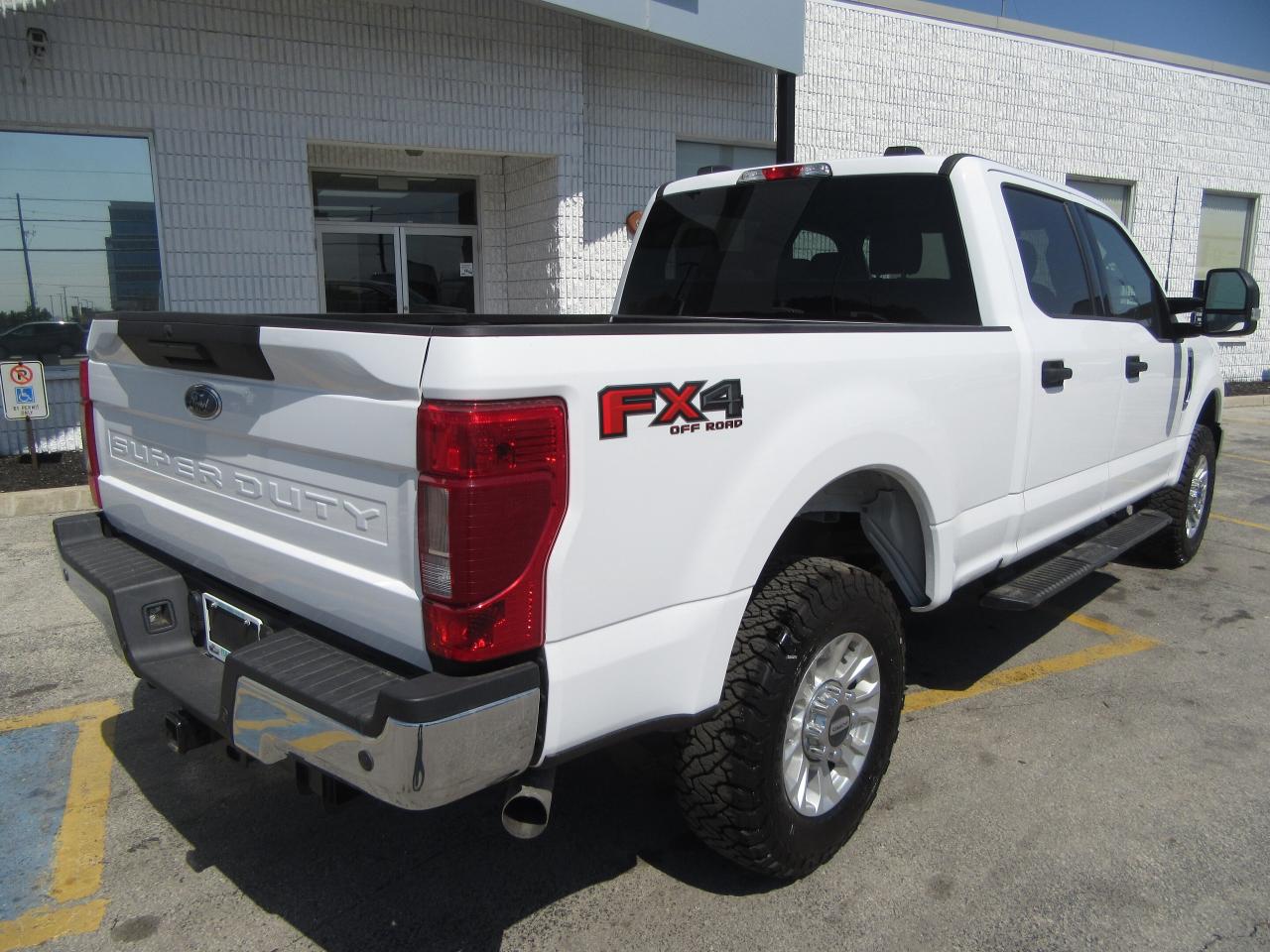 2022 Ford F-250 CREW CAB 4X4 XLT 6.8FT BOX WITH FX-4 PACKAGE Photo