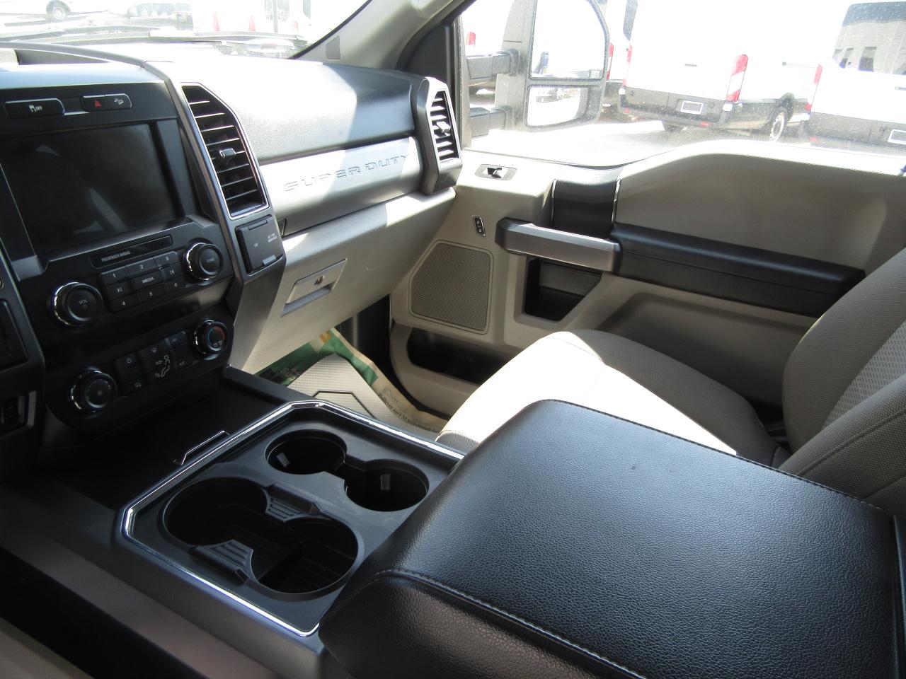 2022 Ford F-250 CREW CAB 4X4 XLT 6.8FT BOX WITH FX-4 PACKAGE Photo