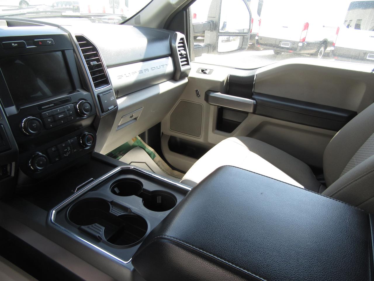 2022 Ford F-250 CREW CAB 4X4 XLT 6.8FT BOX WITH FX-4 PACKAGE Photo