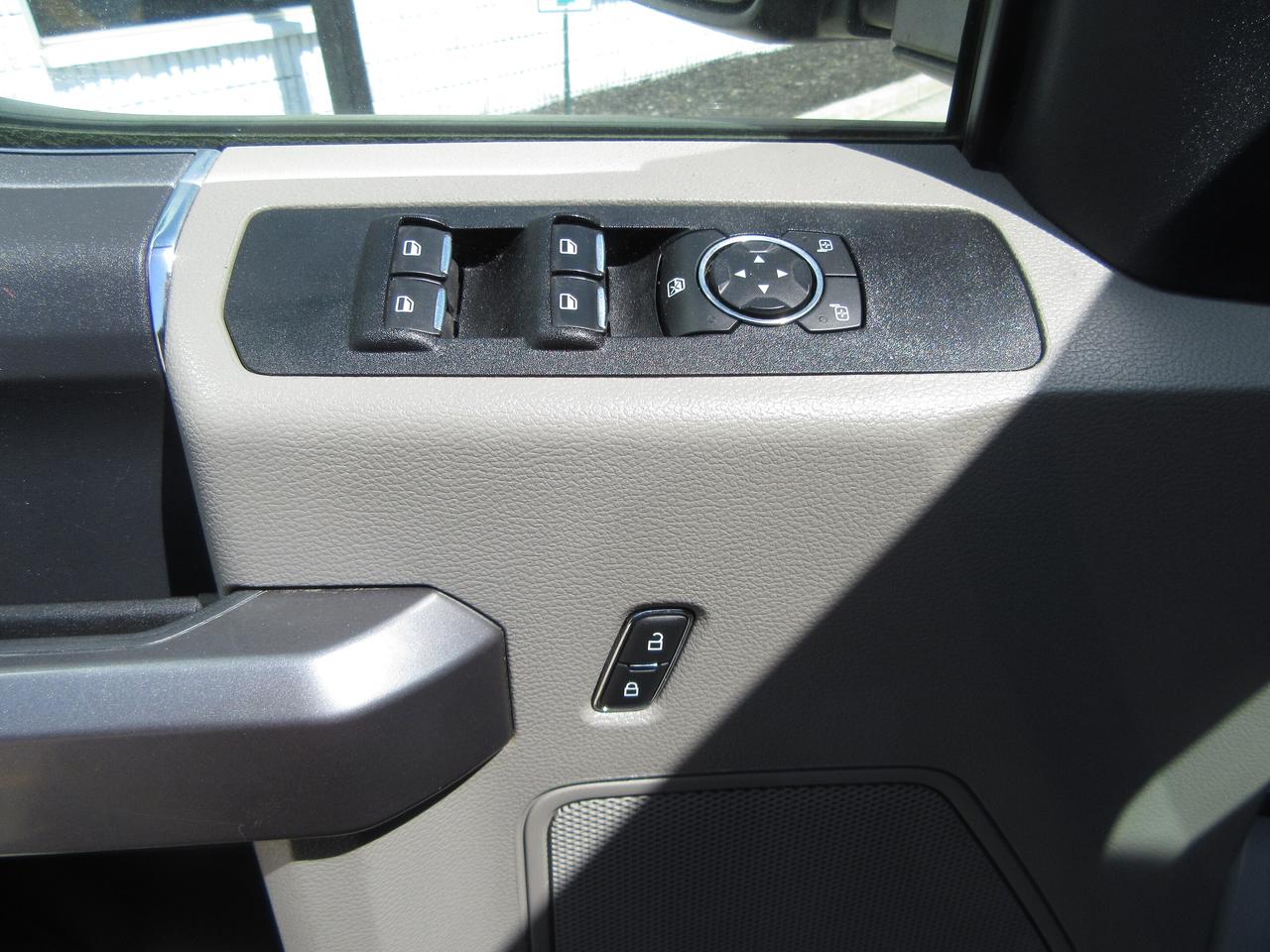 2022 Ford F-250 CREW CAB 4X4 XLT 6.8FT BOX WITH FX-4 PACKAGE Photo