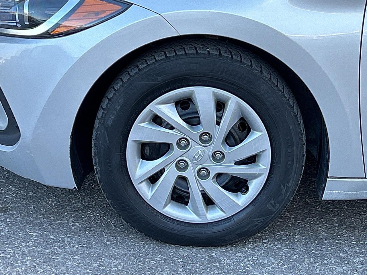 2017 Hyundai Elantra LE   BLUETOOTH   A/C   CERTIFIED !! Photo