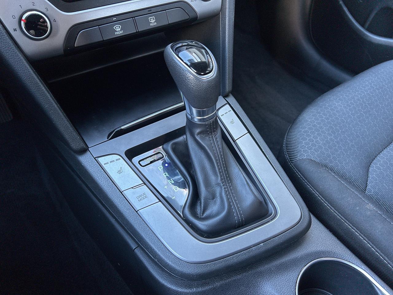 2017 Hyundai Elantra LE   BLUETOOTH   A/C   CERTIFIED !! Photo