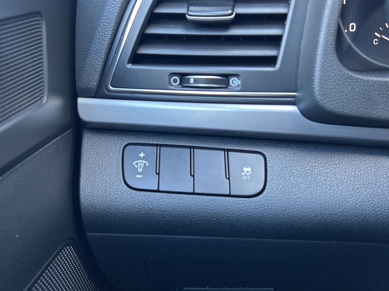 2017 Hyundai Elantra LE   BLUETOOTH   A/C   AUTO   SOLD CERTIFIED Photo