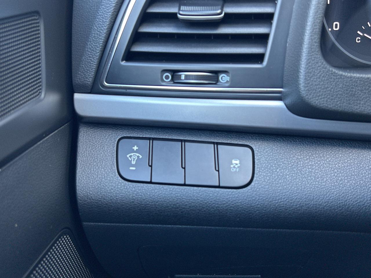 2017 Hyundai Elantra LE   BLUETOOTH   A/C   AUTO   SOLD CERTIFIED Photo
