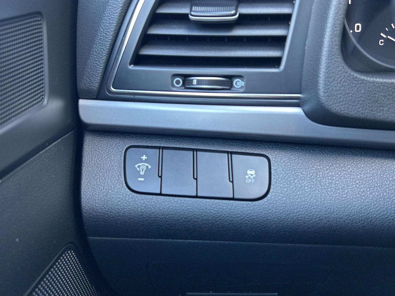 2017 Hyundai Elantra LE   BLUETOOTH   A/C   AUTO   SOLD CERTIFIED Photo
