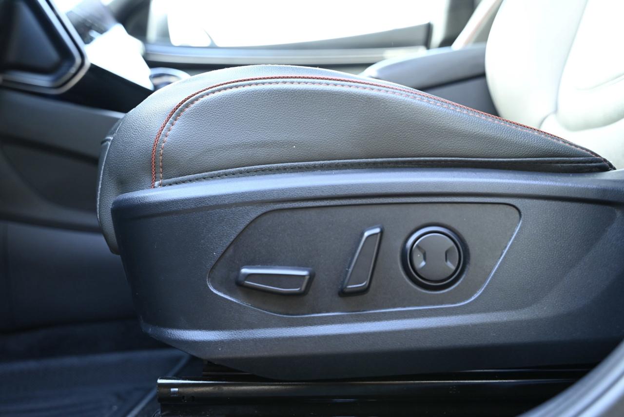 2022 Hyundai Santa Cruz Ultimate/ AWD/ Fully loaded Photo