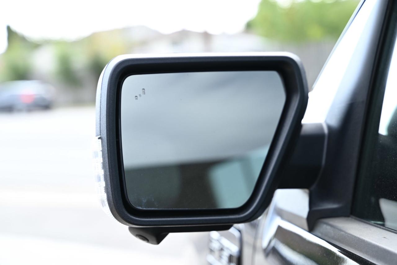 2023 Ford F-150 Lightning XLT , NO ACCIDENTS, HARD TONEAU COVER, SIDE STEPS Photo3