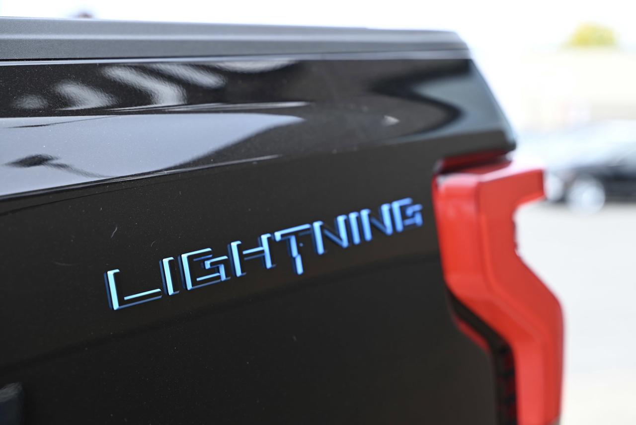 2023 Ford F-150 Lightning XLT , NO ACCIDENTS, HARD TONEAU COVER, SIDE STEPS Photo