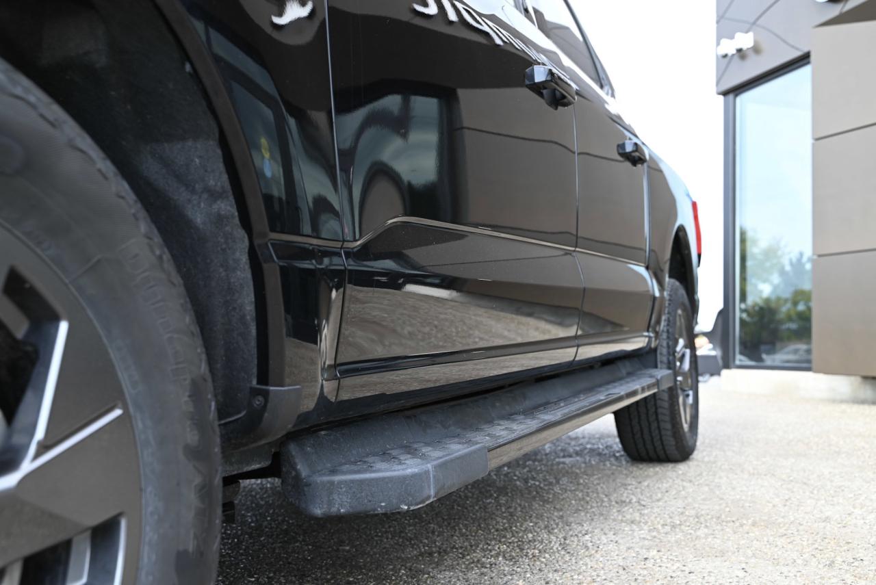 2023 Ford F-150 Lightning XLT , NO ACCIDENTS, HARD TONEAU COVER, SIDE STEPS Photo