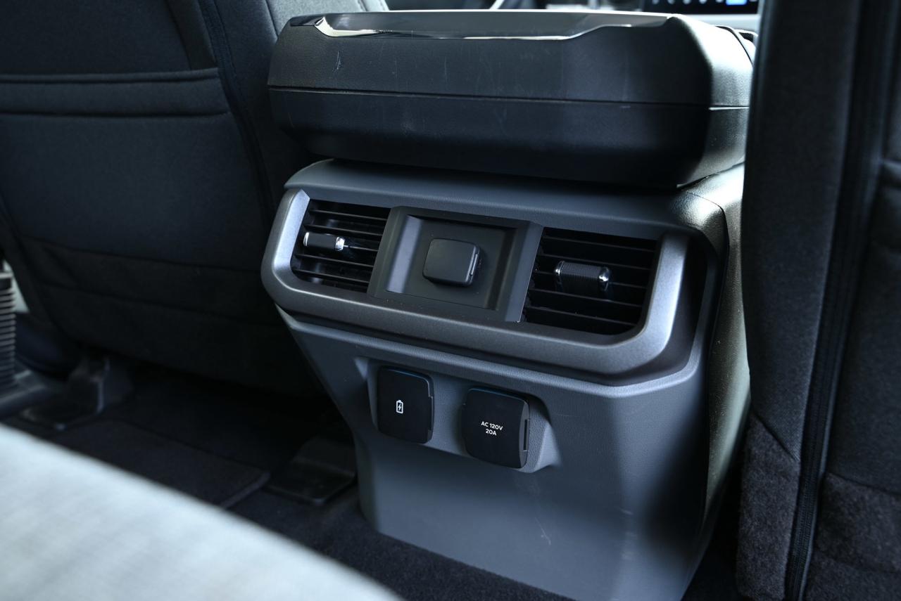 2023 Ford F-150 Lightning XLT , NO ACCIDENTS, HARD TONEAU COVER, SIDE STEPS Photo