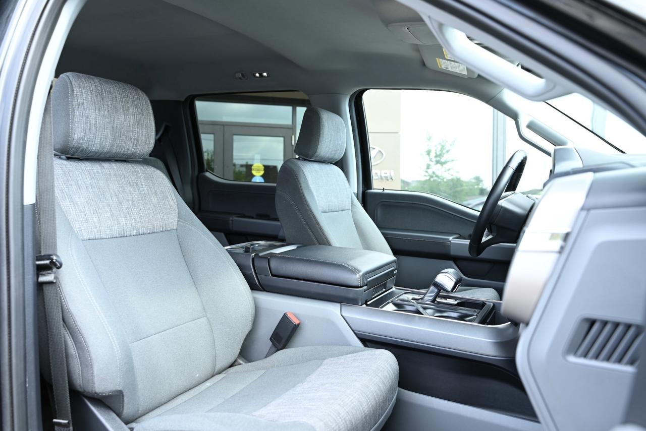 2023 Ford F-150 Lightning XLT , NO ACCIDENTS, HARD TONEAU COVER, SIDE STEPS Photo