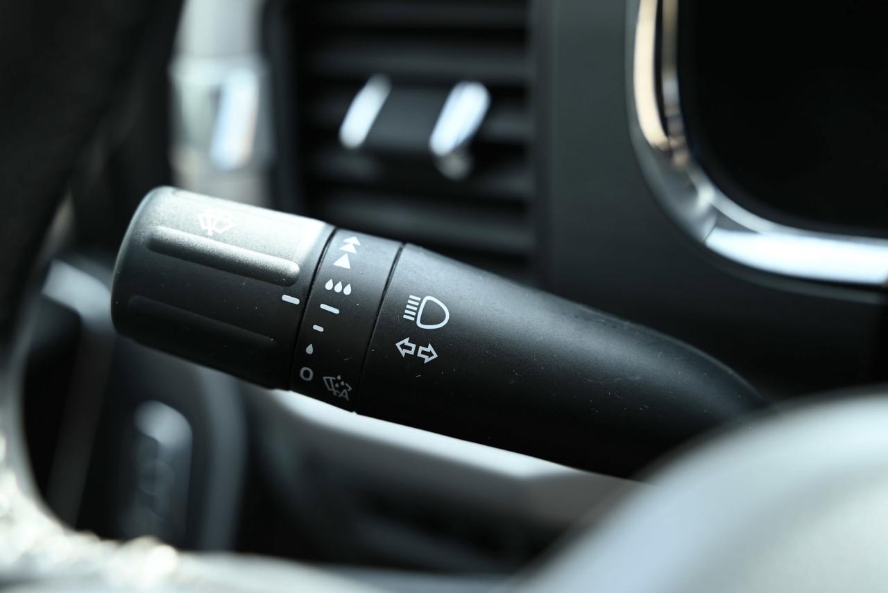 2023 Ford F-150 Lightning XLT , NO ACCIDENTS, HARD TONEAU COVER, SIDE STEPS Photo