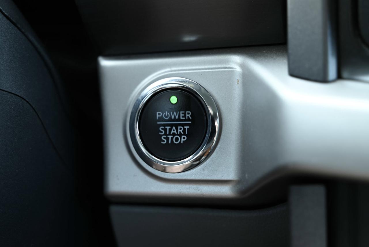 2023 Ford F-150 Lightning XLT , NO ACCIDENTS, HARD TONEAU COVER, SIDE STEPS Photo