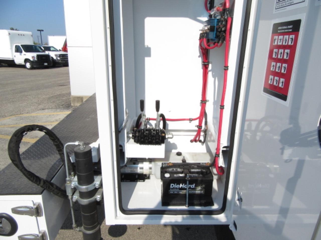 2021 Ford Super Duty F-550 DIESEL AUTO 4X4 REG CAB/ NEW SERVICE BODY/ CRANE Photo