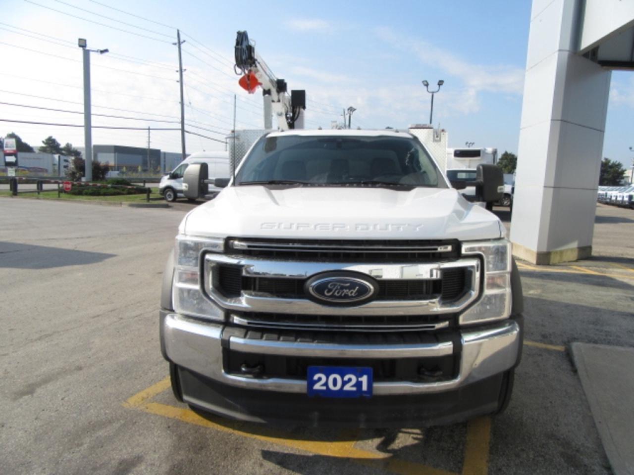 2021 Ford Super Duty F-550 DIESEL AUTO 4X4 REG CAB/ NEW SERVICE BODY/ CRANE Photo